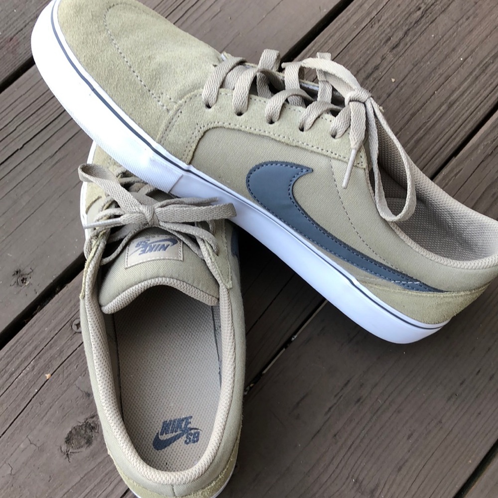 NIKE “SB” (SKATEBOARDING) SNEAKER